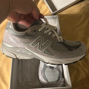 New Balance 990 V3